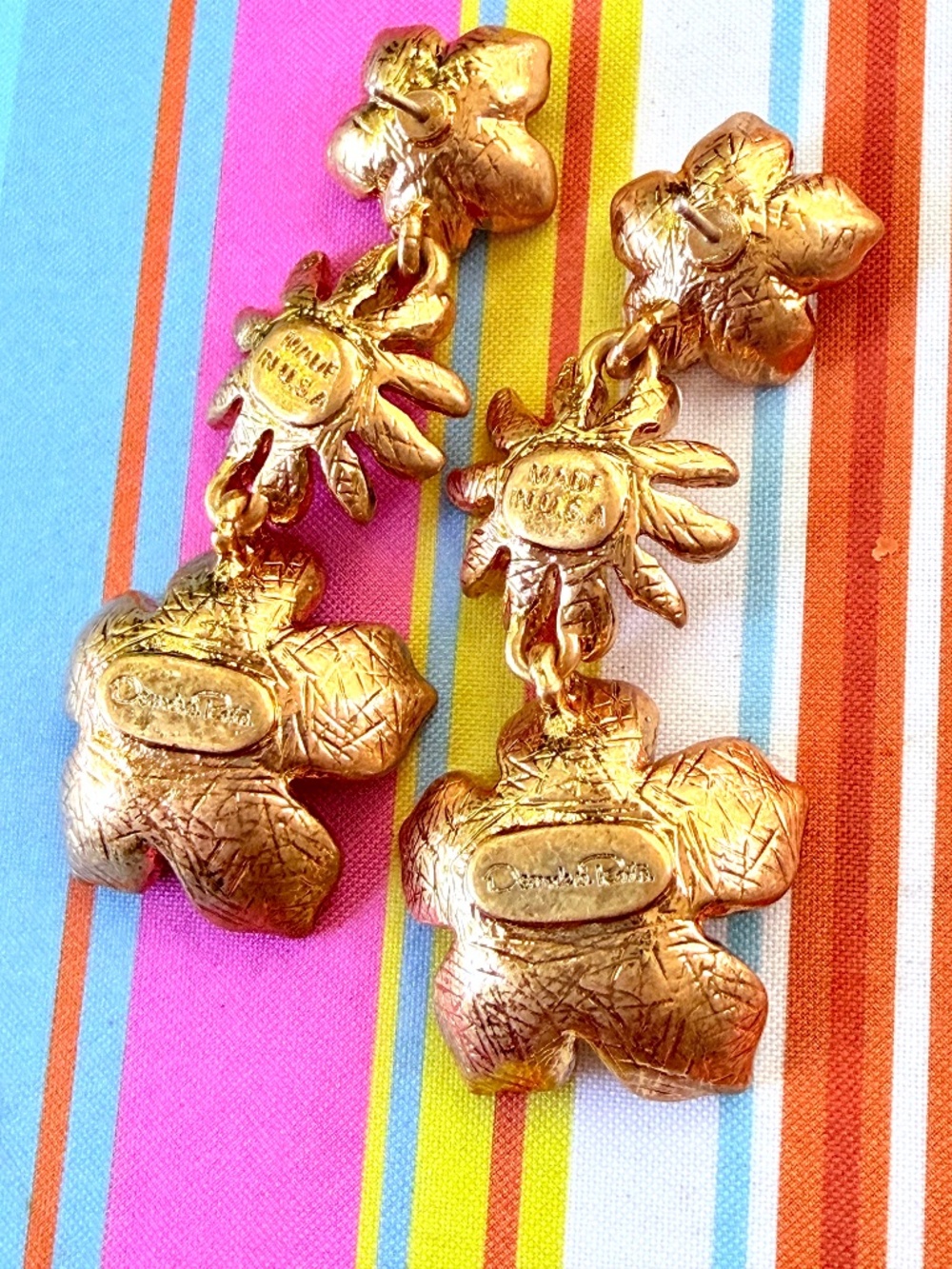 Oscar de la Renta Flower Earrings✨White Enamel Gold Floral ✨Triple Flower Dangle - Picture 14 of 17